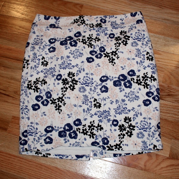 Ann Taylor Dresses & Skirts - Women's Ann Taylor Petite Pencil Skirt (123)